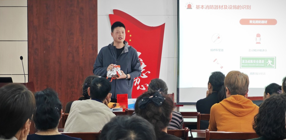 依愛消防重陽進社區(qū)，金秋慰問情暖夕陽紅